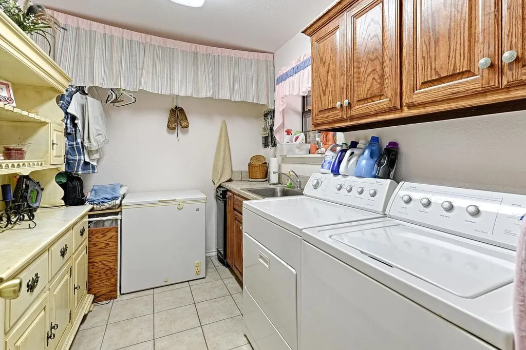 105 Santee Drive Lake Kiowa TX 76240