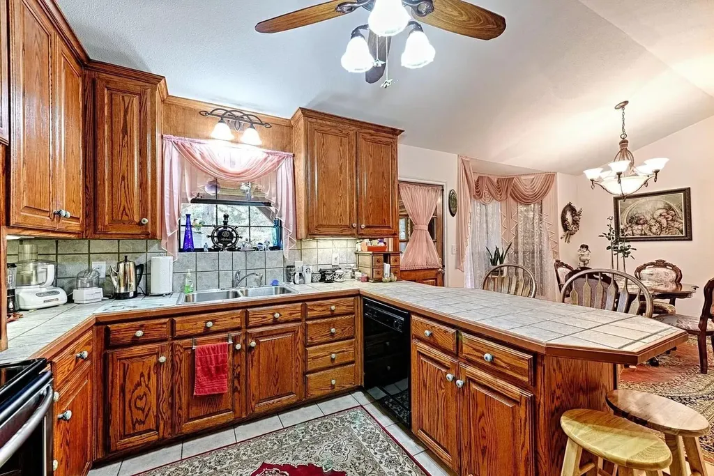 105 Santee Drive Lake Kiowa TX 76240