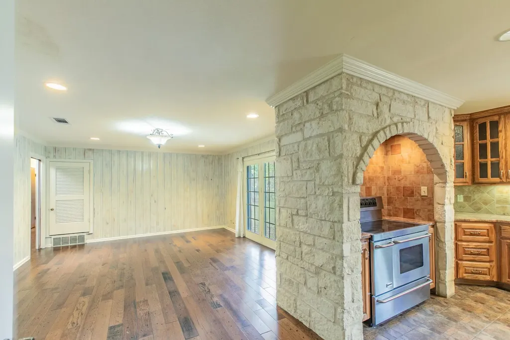 519 1st Street Hewitt TX 76643