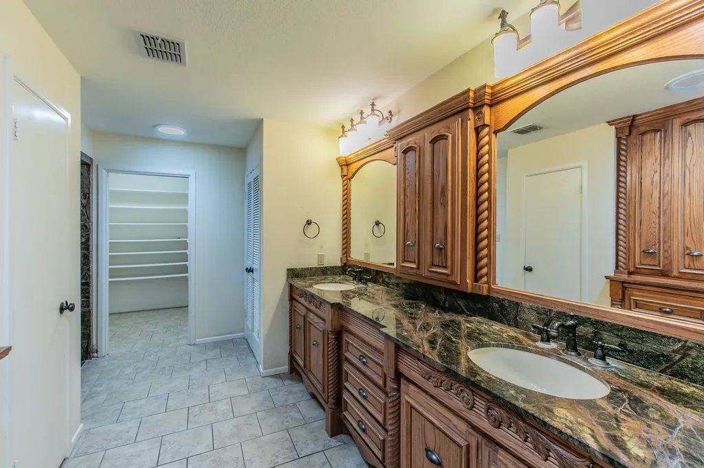 519 1st Street Hewitt TX 76643