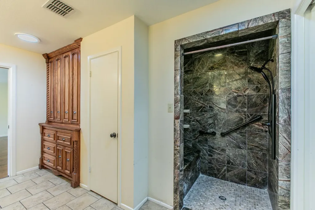 519 1st Street Hewitt TX 76643