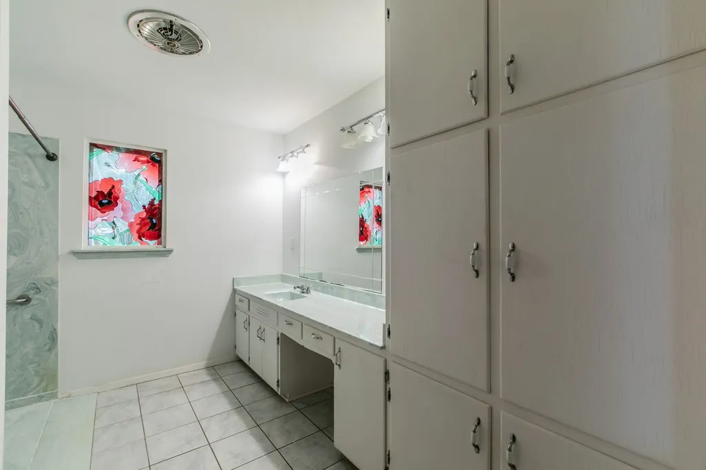 519 1st Street Hewitt TX 76643