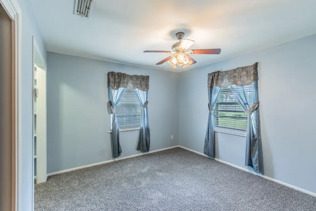519 1st Street Hewitt TX 76643
