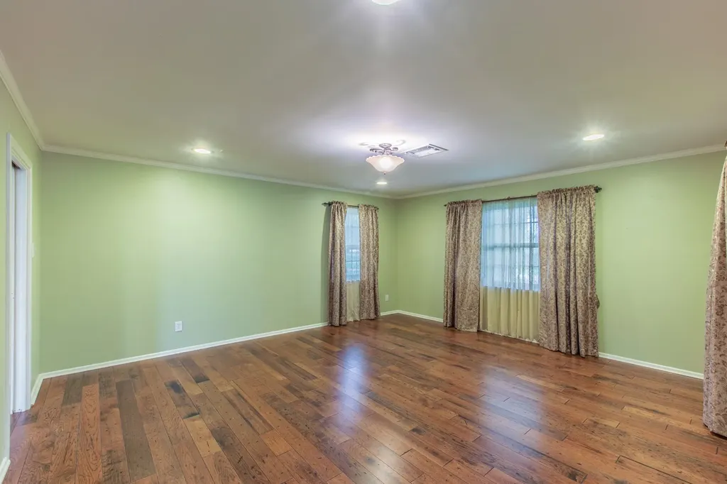 519 1st Street Hewitt TX 76643