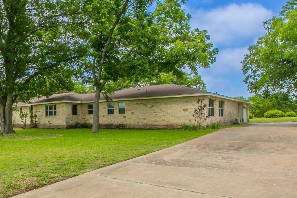519 1st Street Hewitt TX 76643
