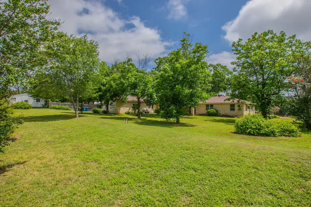 519 1st Street Hewitt TX 76643