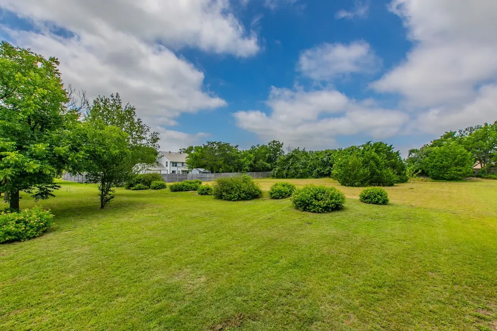 519 1st Street Hewitt TX 76643