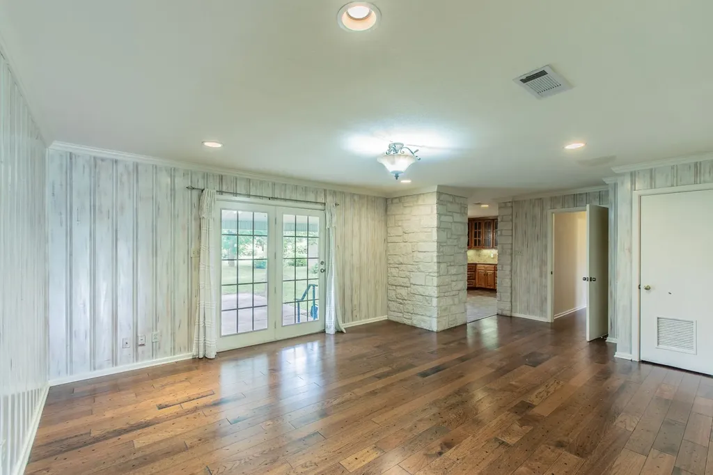 519 1st Street Hewitt TX 76643