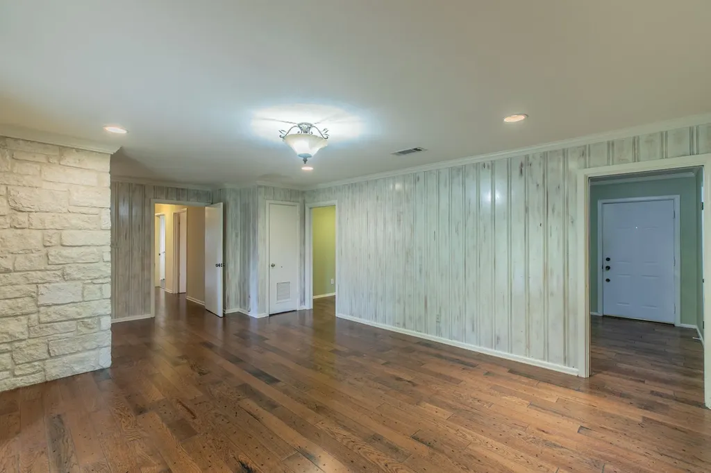 519 1st Street Hewitt TX 76643