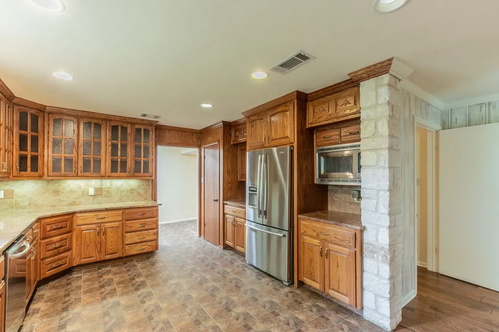 519 1st Street Hewitt TX 76643