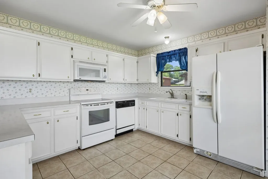 140 Pin Oak Drive Mabank TX 75156