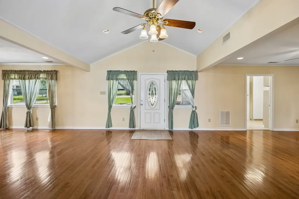 140 Pin Oak Drive Mabank TX 75156