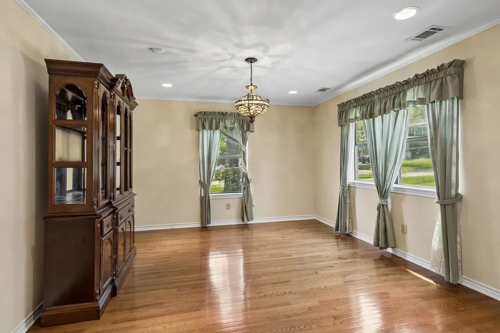 140 Pin Oak Drive Mabank TX 75156