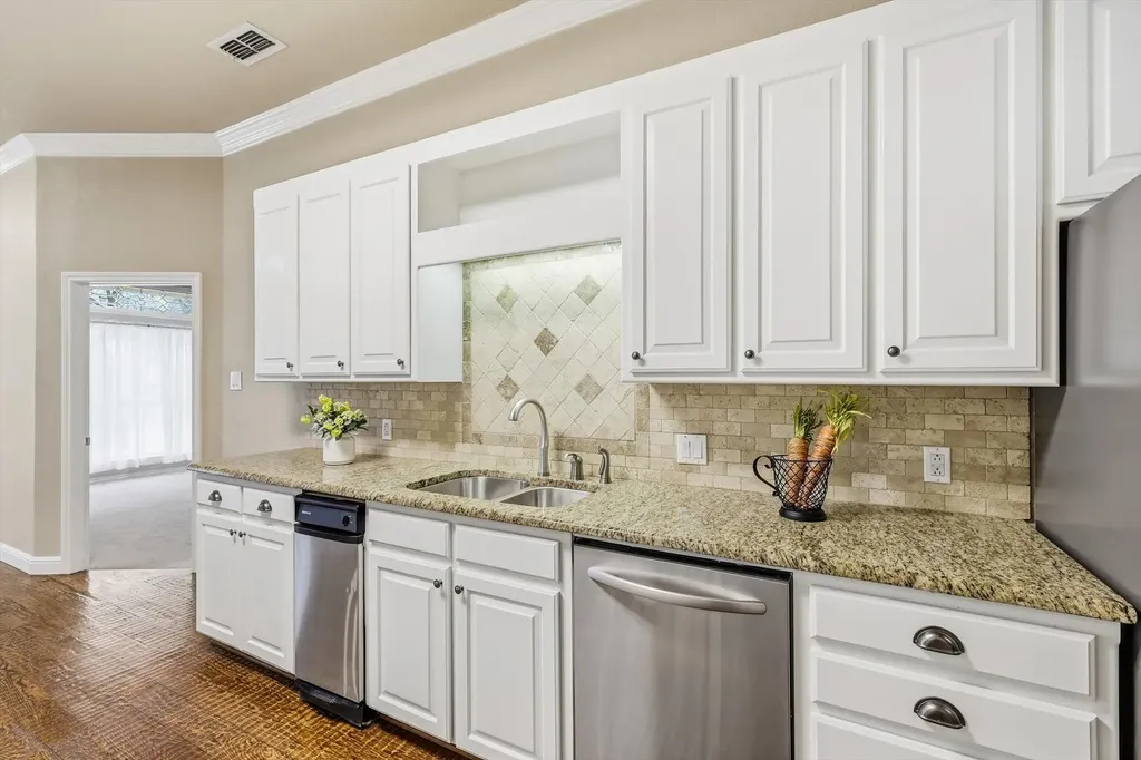 4111 Cimmaron Trail De Cordova TX 76049