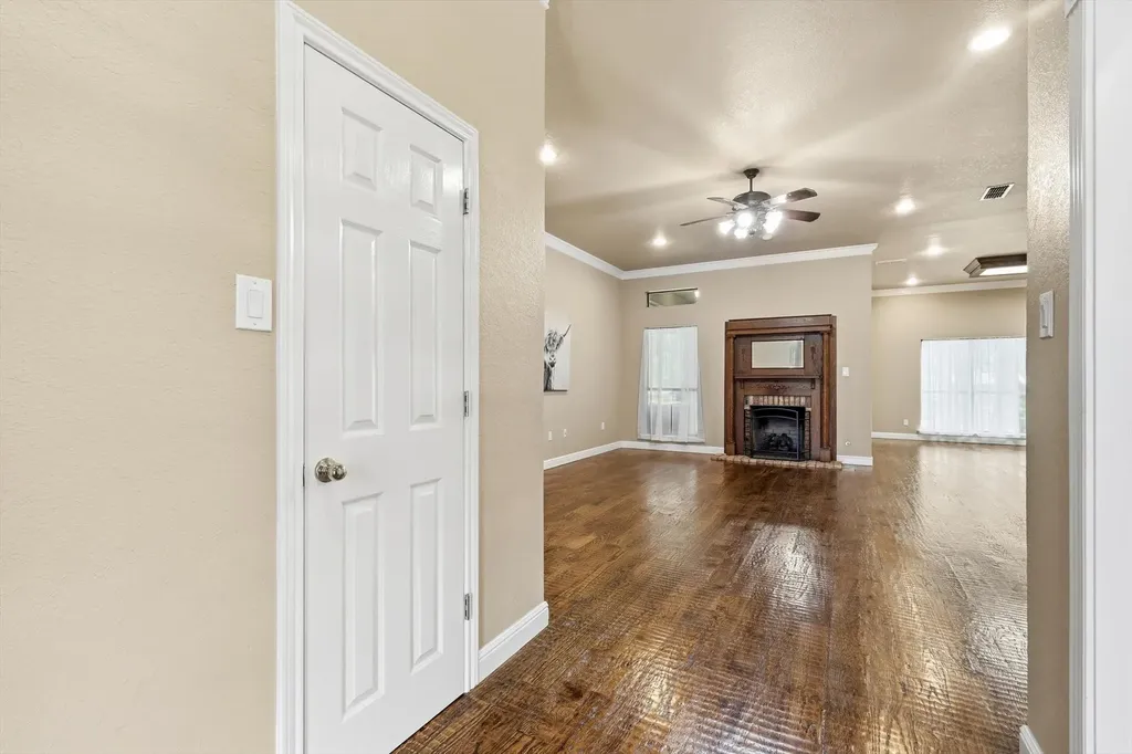 4111 Cimmaron Trail De Cordova TX 76049