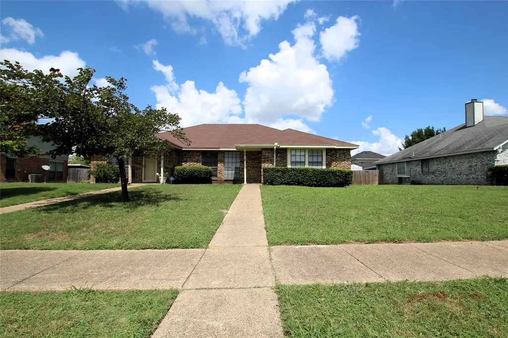 2910 Tanglewood Drive Lancaster TX 75134