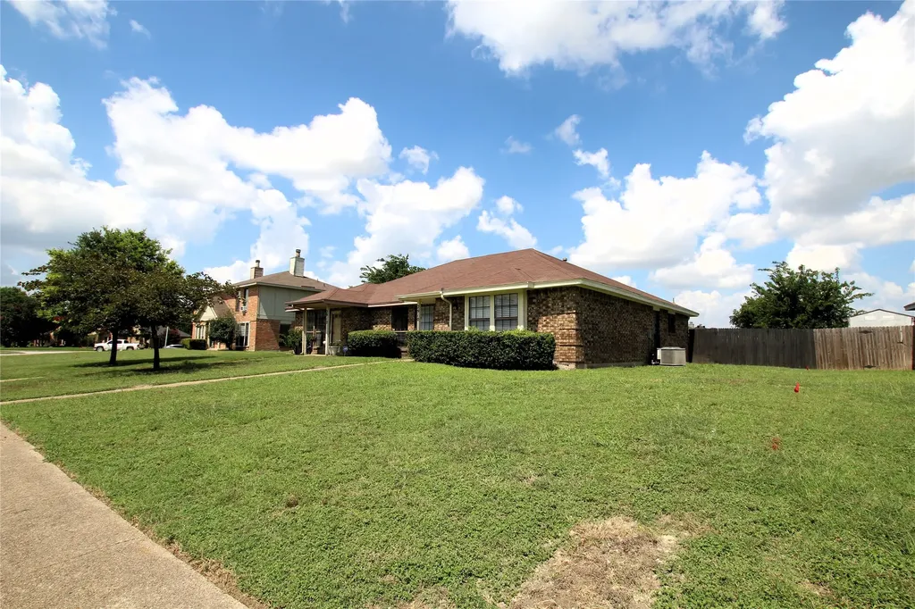 2910 Tanglewood Drive Lancaster TX 75134