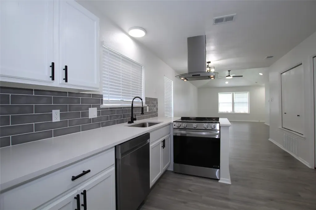 2910 Tanglewood Drive Lancaster TX 75134