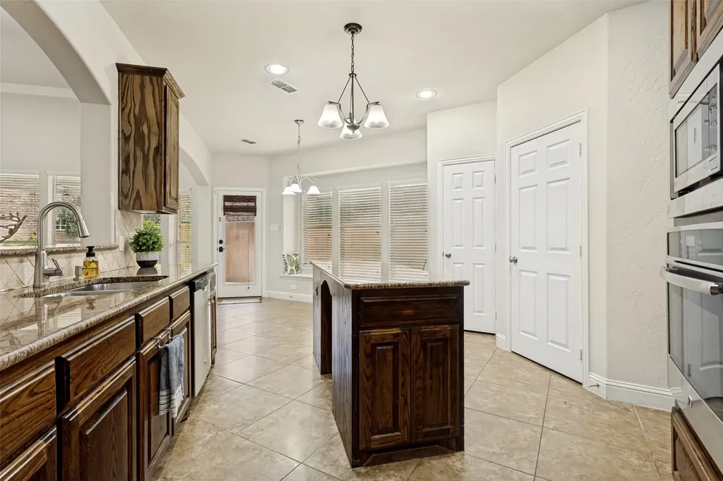 5529 Dearborn Lane Garland TX 75040