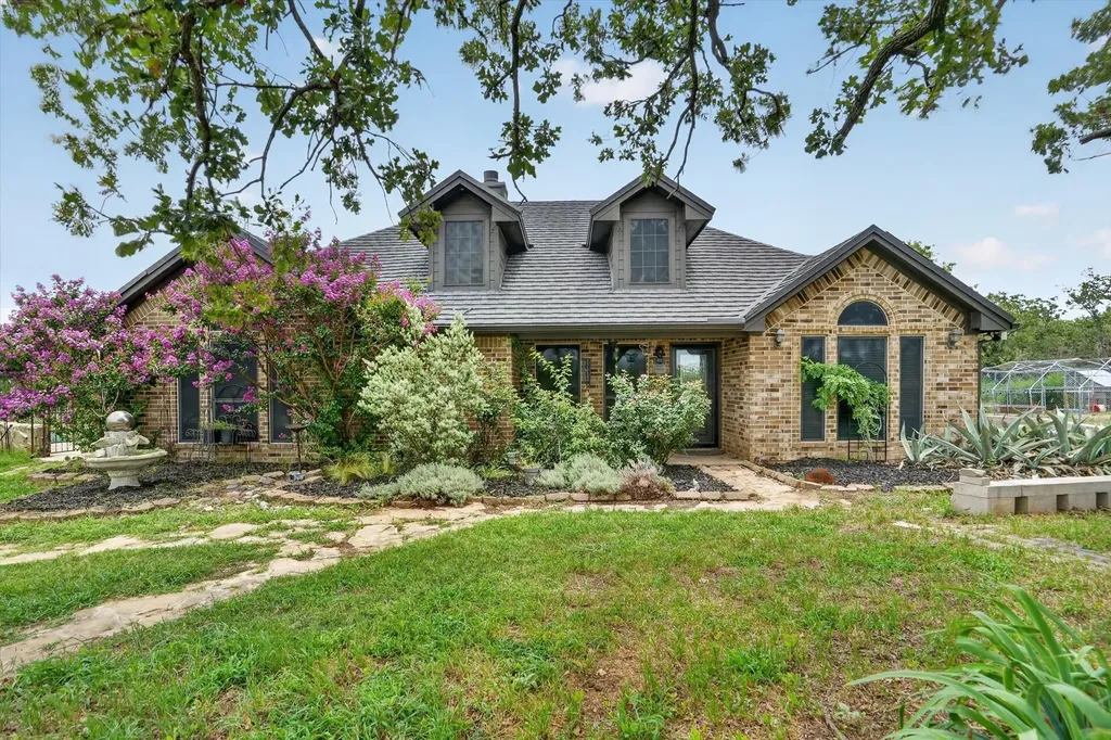 1017 County Road 3555 Paradise TX 76073