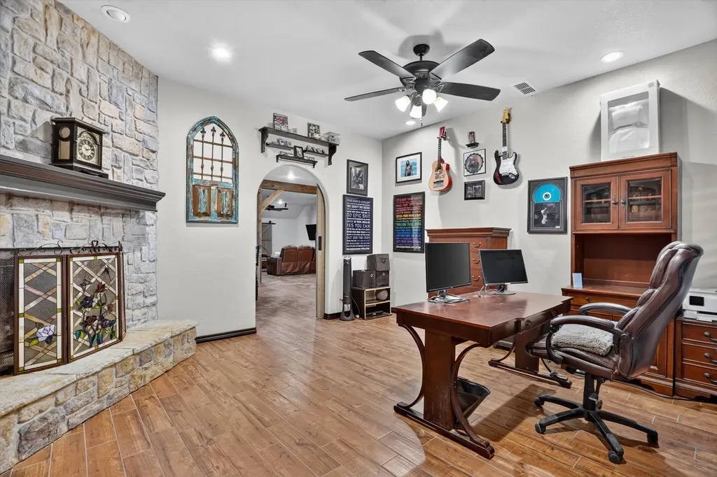 1017 County Road 3555 Paradise TX 76073