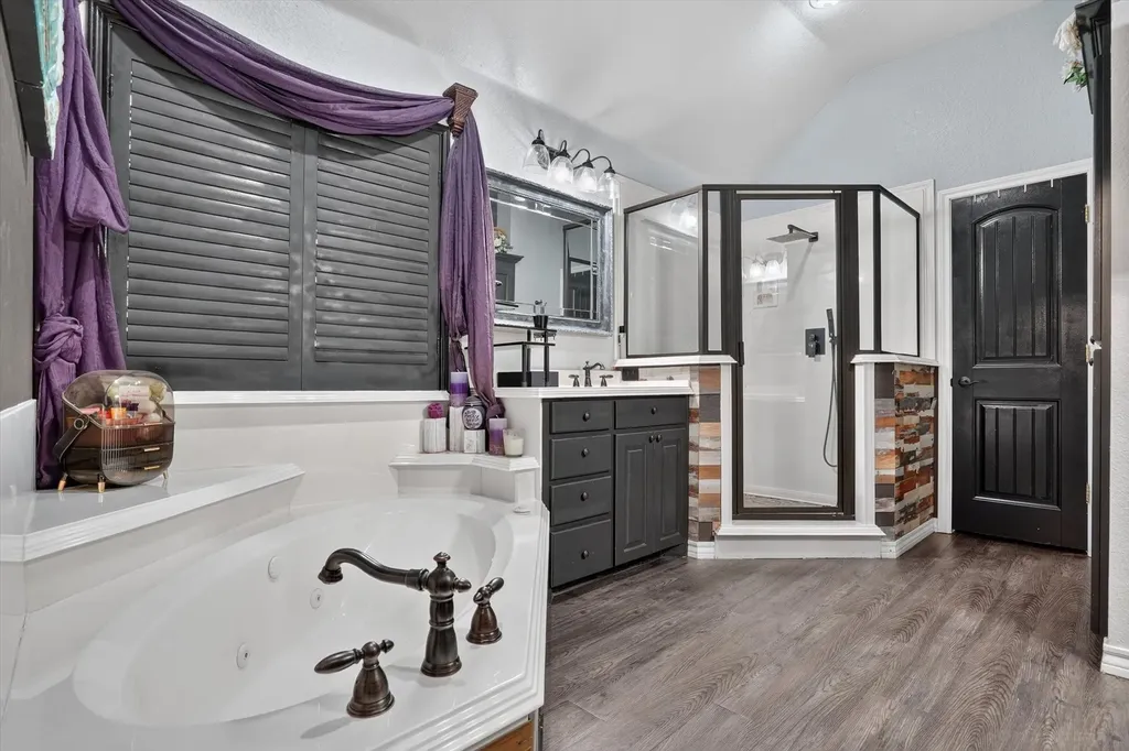 1017 County Road 3555 Paradise TX 76073