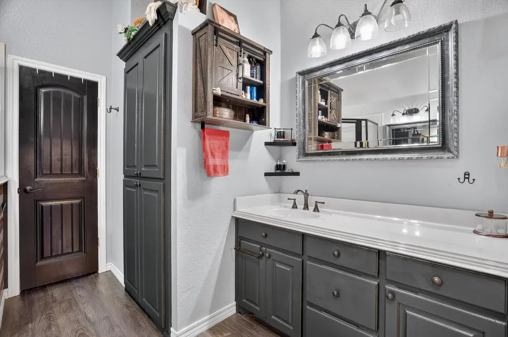 1017 County Road 3555 Paradise TX 76073