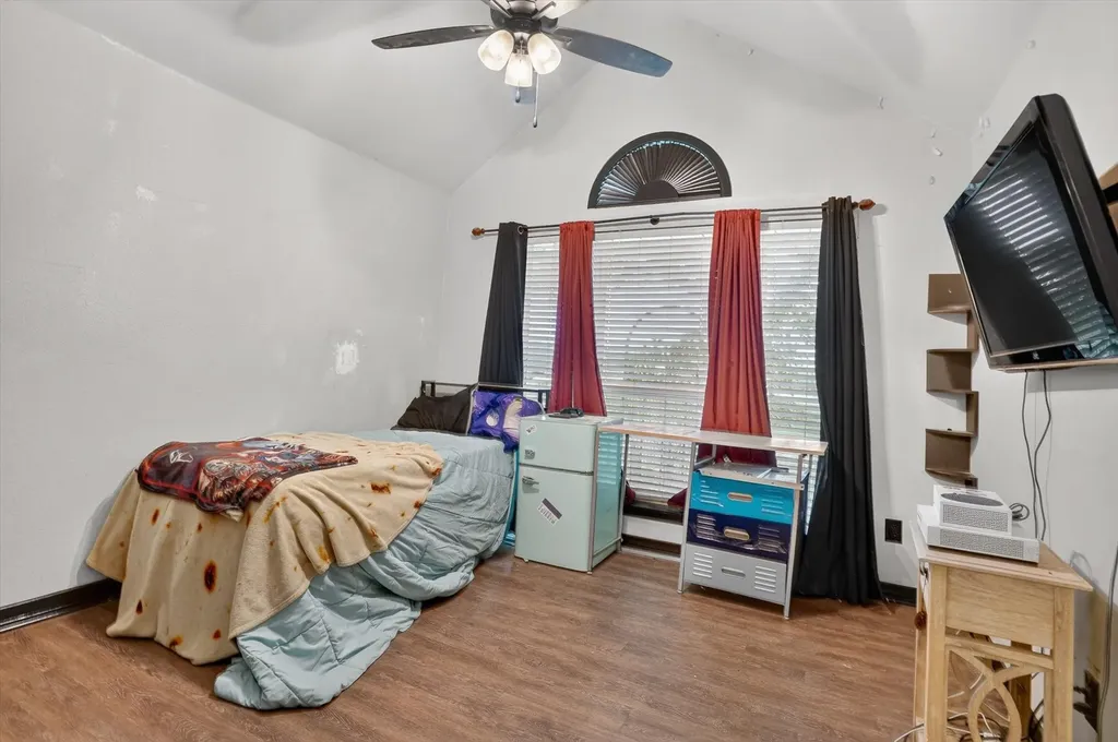 1017 County Road 3555 Paradise TX 76073