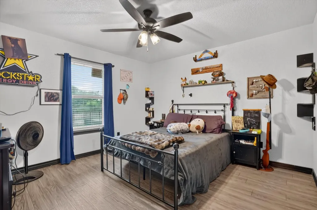 1017 County Road 3555 Paradise TX 76073