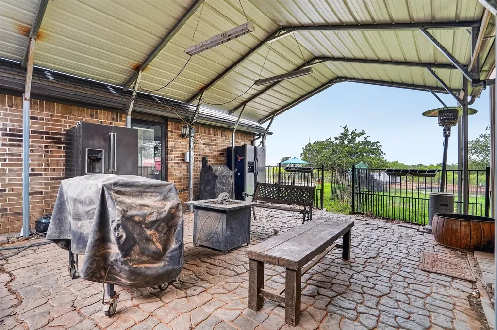 1017 County Road 3555 Paradise TX 76073