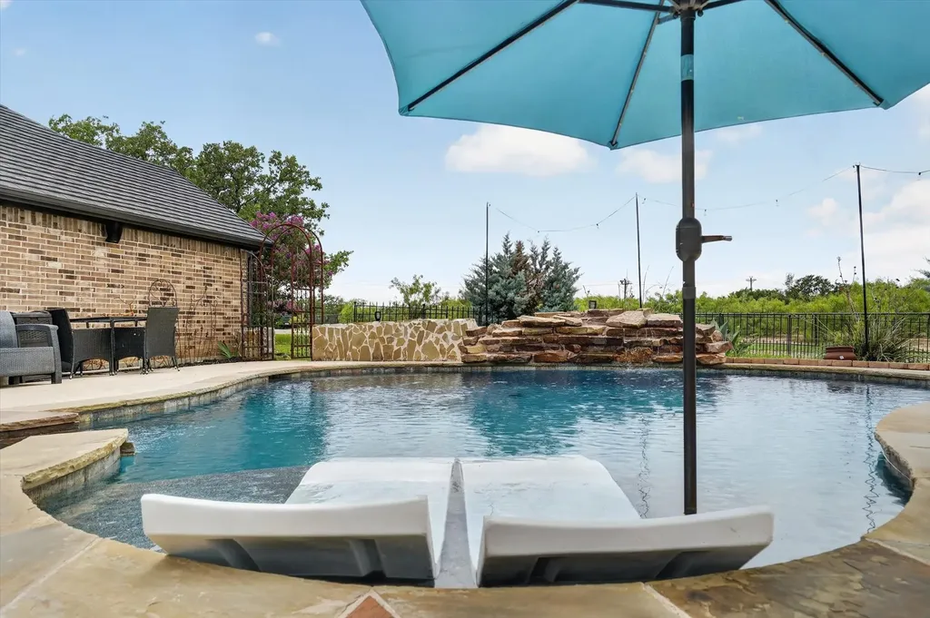 1017 County Road 3555 Paradise TX 76073