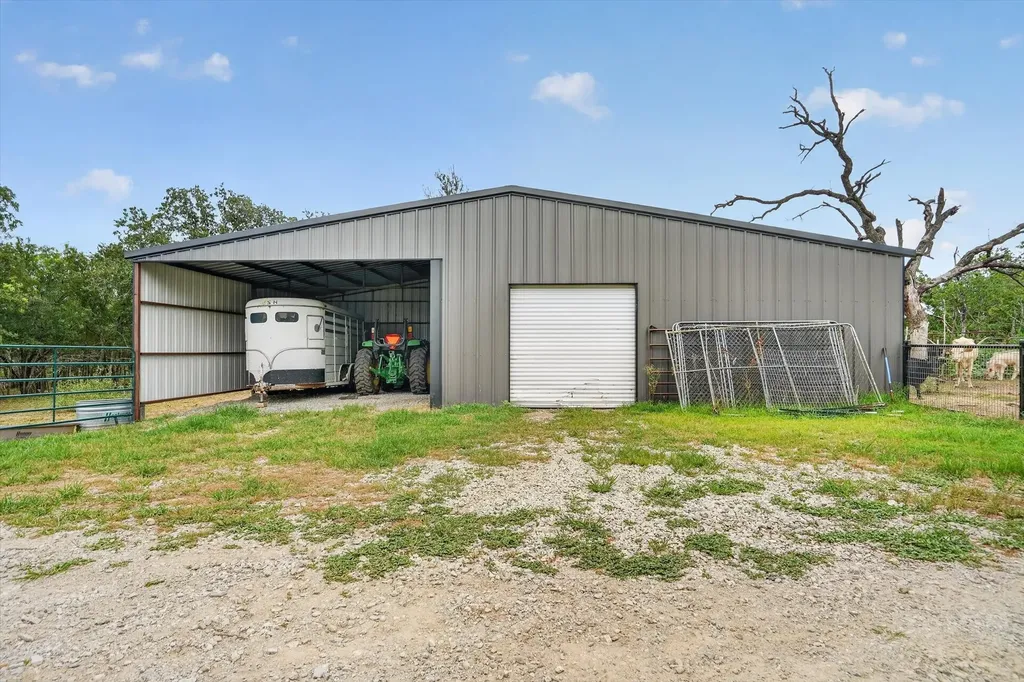 1017 County Road 3555 Paradise TX 76073