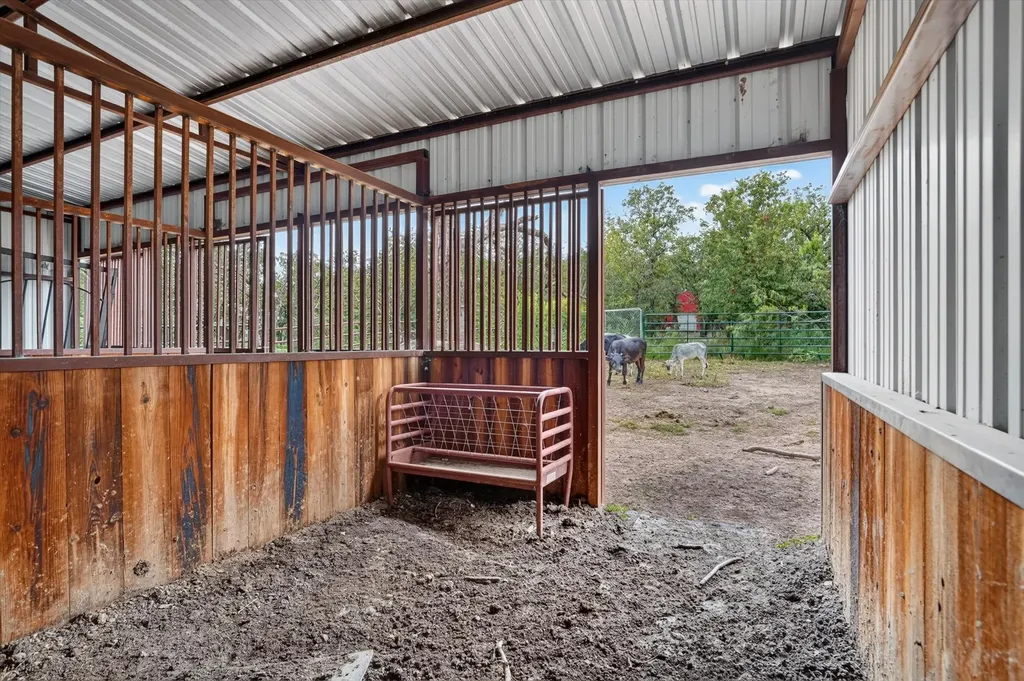 1017 County Road 3555 Paradise TX 76073