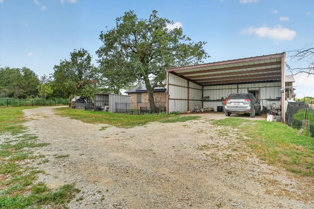 1017 County Road 3555 Paradise TX 76073