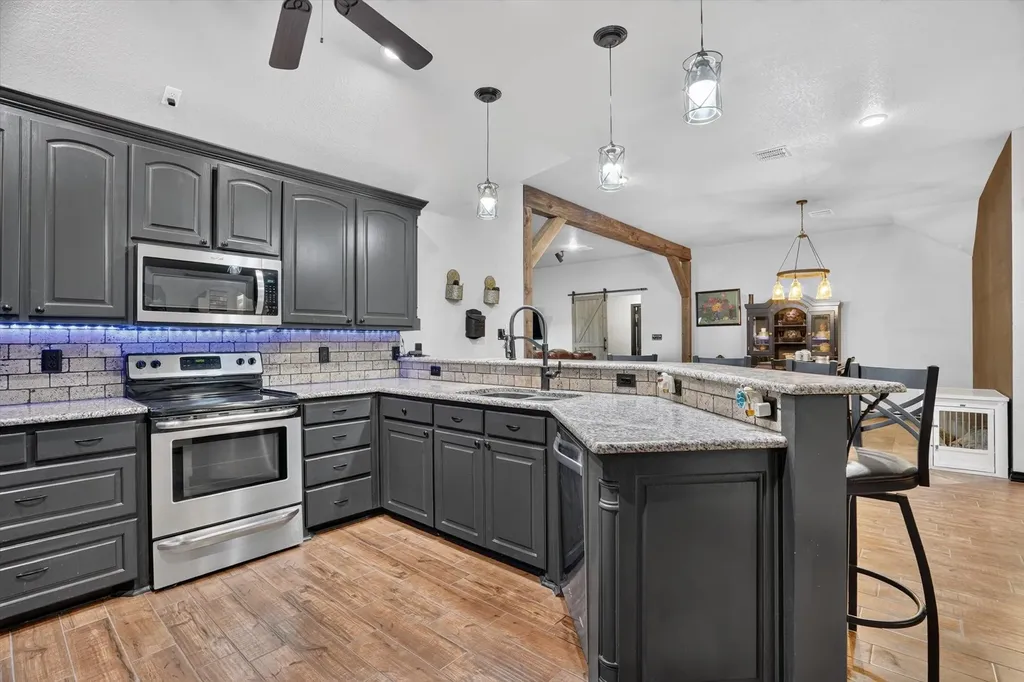 1017 County Road 3555 Paradise TX 76073