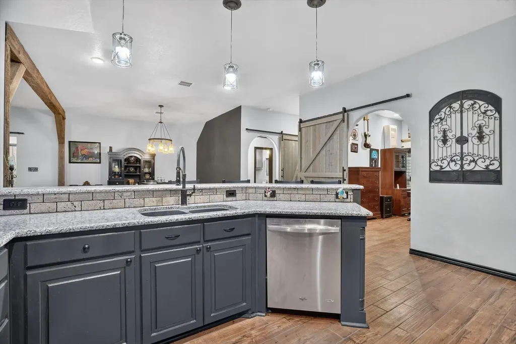 1017 County Road 3555 Paradise TX 76073