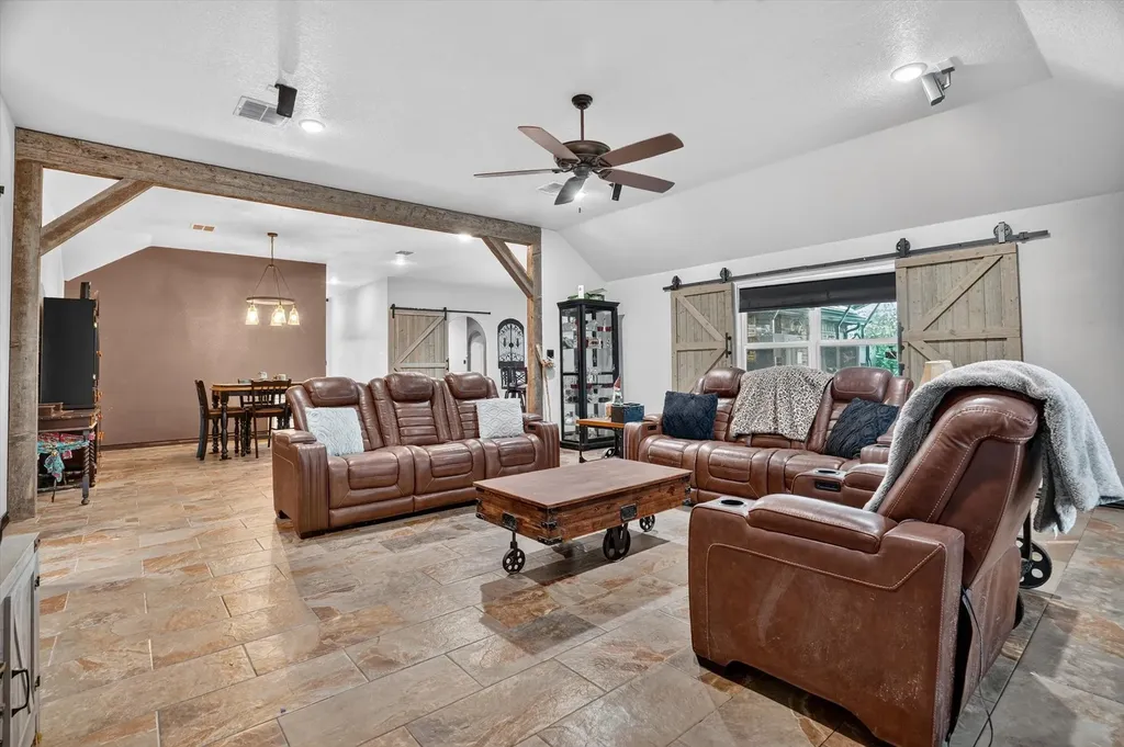 1017 County Road 3555 Paradise TX 76073
