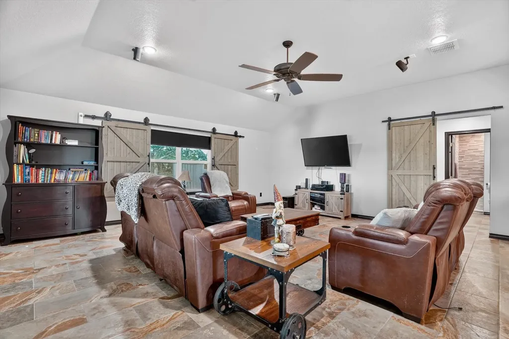 1017 County Road 3555 Paradise TX 76073