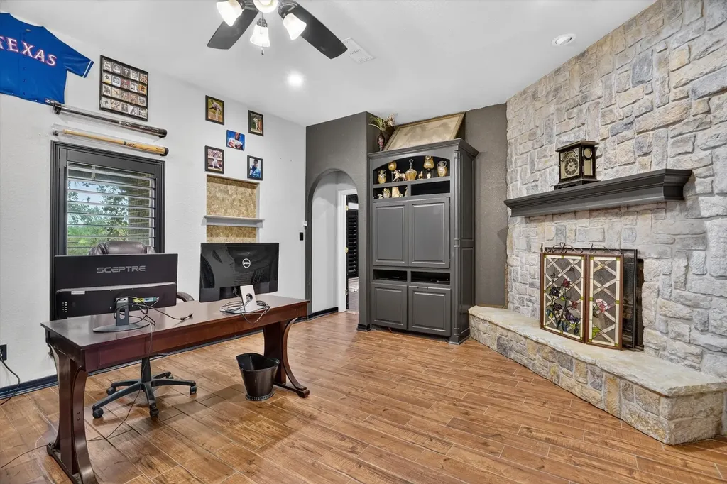 1017 County Road 3555 Paradise TX 76073