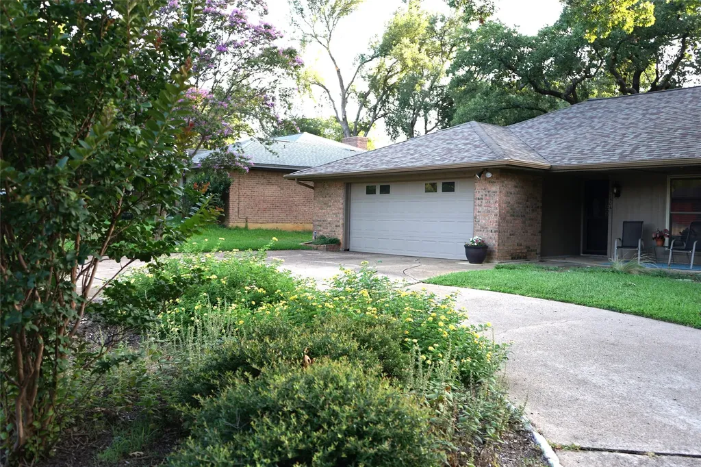 2504 Avonhill Drive Arlington TX 76015
