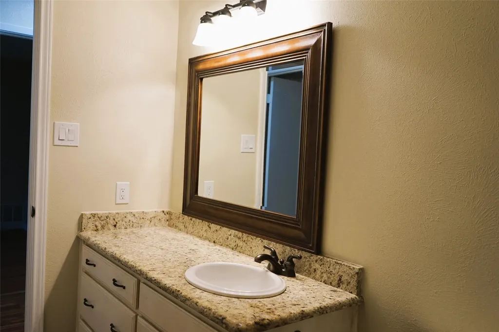 2504 Avonhill Drive Arlington TX 76015