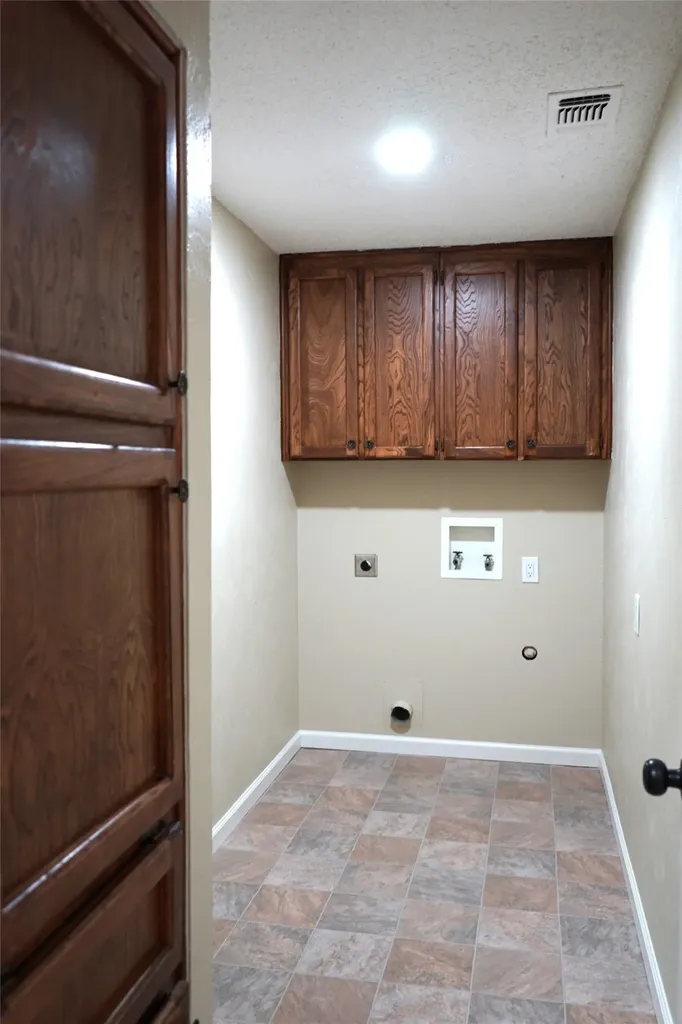 2504 Avonhill Drive Arlington TX 76015