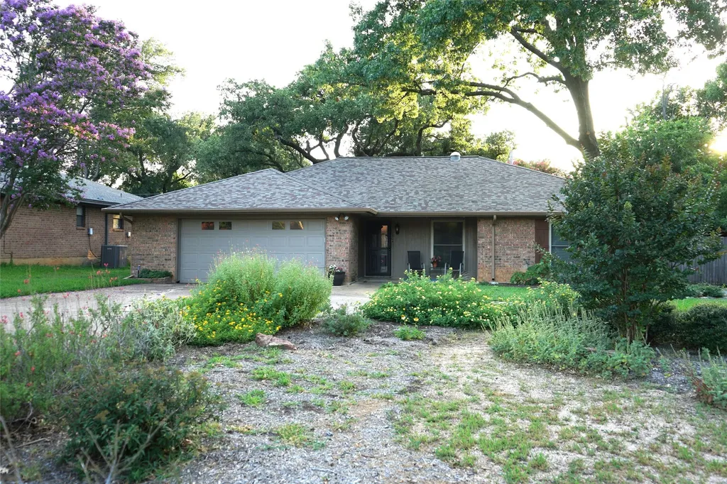 2504 Avonhill Drive Arlington TX 76015