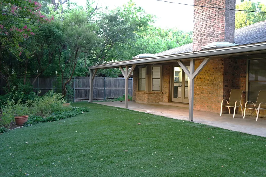 2504 Avonhill Drive Arlington TX 76015