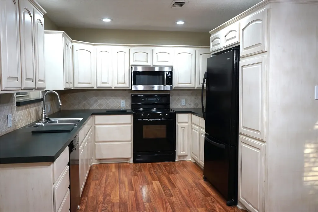 2504 Avonhill Drive Arlington TX 76015