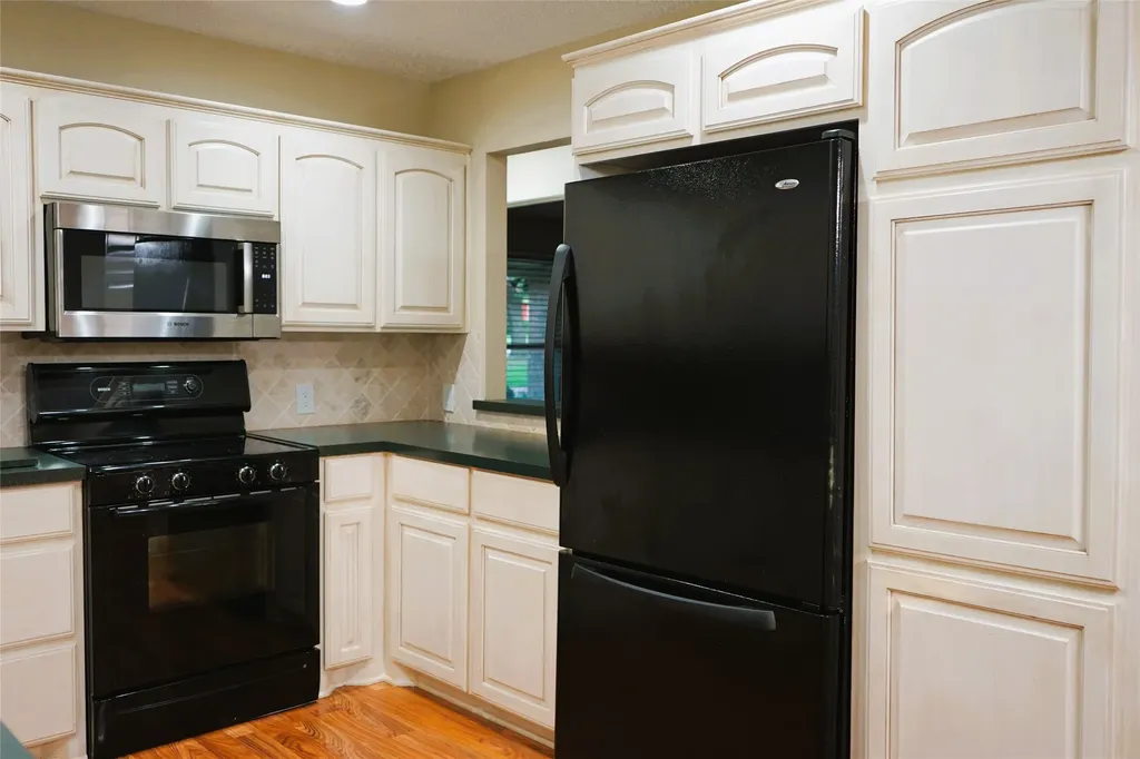2504 Avonhill Drive Arlington TX 76015