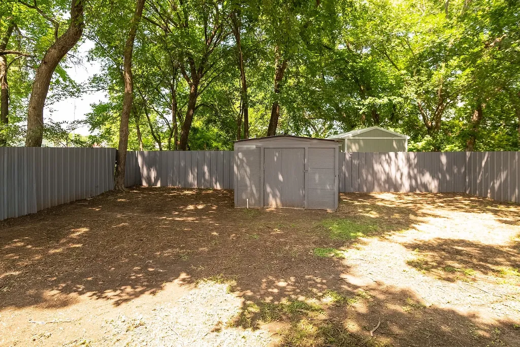 205 E Nelson Street Bowie TX 76230