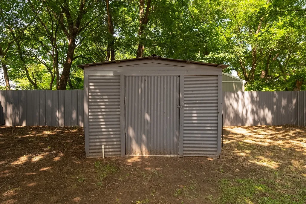 205 E Nelson Street Bowie TX 76230