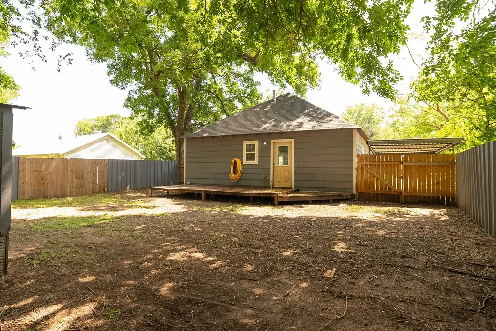 205 E Nelson Street Bowie TX 76230