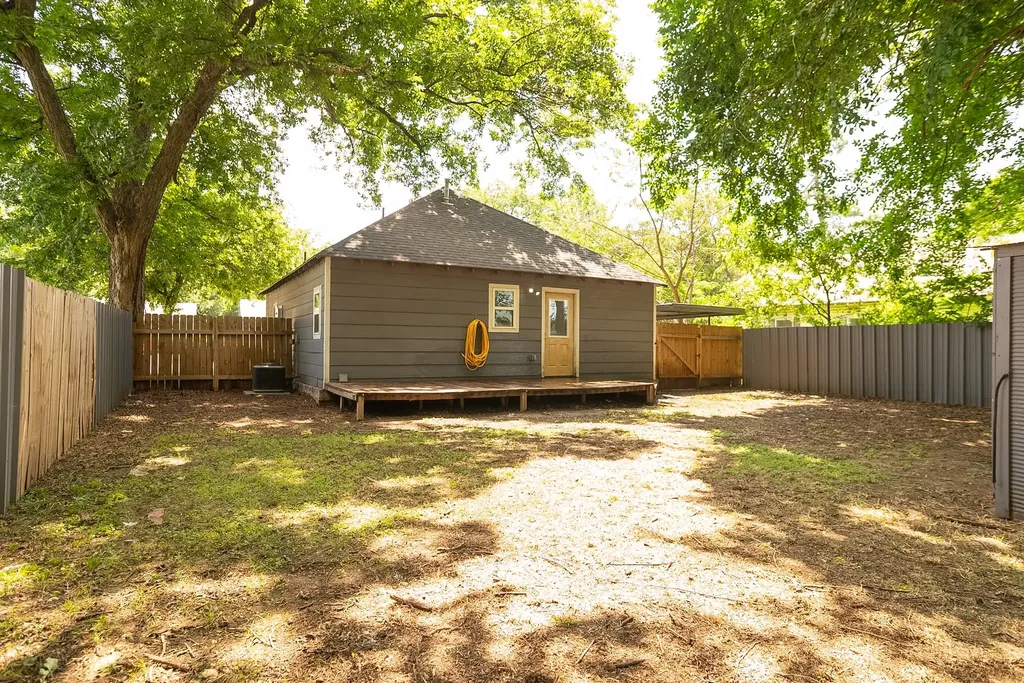 205 E Nelson Street Bowie TX 76230